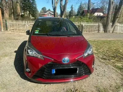 Gebraucht Toyota Yaris Style 101 PS (74 kW) 2019 Rot Limousine