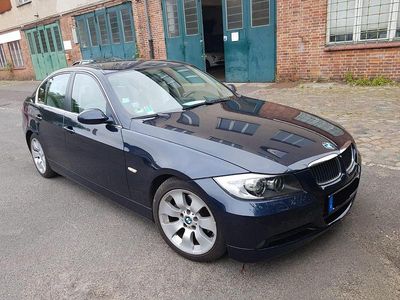 Second-hand BMW 325 Luxury Line 218 CP (160 kW) 2007 Albastru Berlinǎ