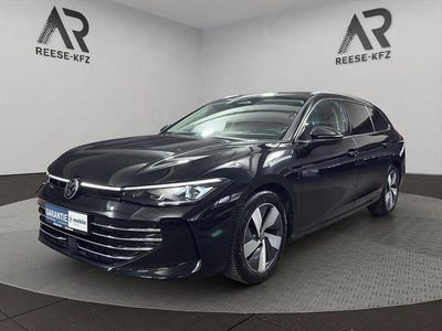 Mythos black Gebraucht 2024 VW Passat Elegance Kombi | 29.990 € (Teuer)