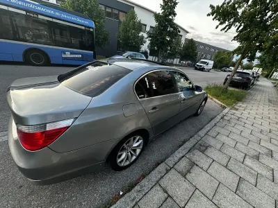 Gebraucht BMW 523 177 PS (130 kW) 2006 Grau Limousine