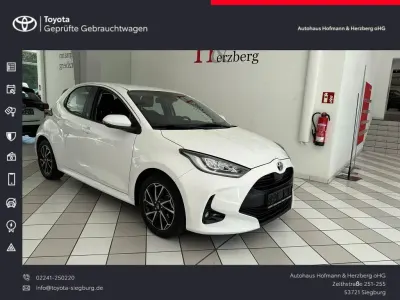 Gebraucht Toyota Yaris Hybrid Team 116 PS (85 kW) 2023 Weiß Limousine