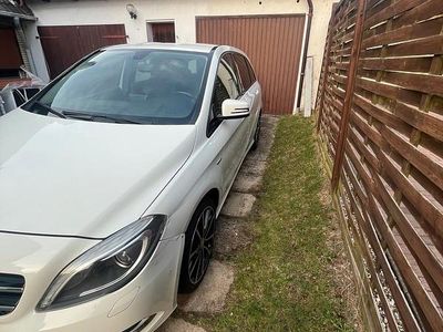Second-hand Mercedes B180 Sport 122 CP (89 kW) 2011 Alb Monovolum