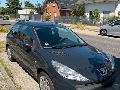 Gebraucht Peugeot 206+ 75 PS (55 kW) 2009 Grau Kleinwagen