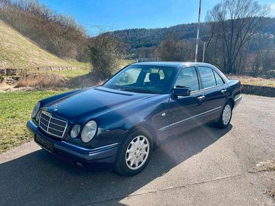 Gebraucht Mercedes E300 Elegance 177 PS (130 kW) 1999 Blau Limousine