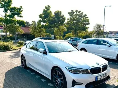 Gebraucht BMW 320 Sport Line 190 PS (139 kW) 2021 Weiß Limousine