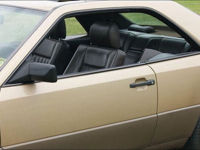 Gebraucht Mercedes 230 132 PS (97 kW) 1988 Coupé