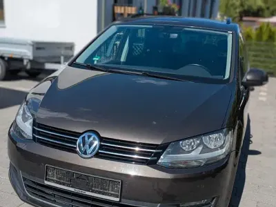 Gebraucht VW Sharan Comfortline 150 PS (110 kW) 2016 Braun Van / Kleinbus