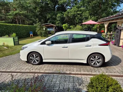 Gebraucht Nissan Leaf Acenta 110 kW (150 PS) 2021 Weiß Kleinwagen