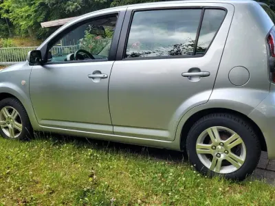 Gebraucht Daihatsu Sirion 91 PS (66 kW) 2009 Silber Kleinwagen