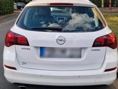 Gebraucht Opel Astra 140 PS (102 kW) 2011 Weiß Kombi
