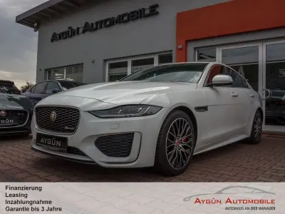 Gebraucht Jaguar XE R-Dynamic 250 PS (183 kW) 2022 Fuji/polaris white Limousine