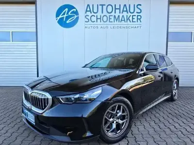 Gebraucht BMW 520 Sport Line 197 PS (144 kW) 2024 Schwarz Kombi