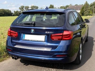 Gebraucht BMW 320 Advantage 184 PS (135 kW) 2018 Blau Kombi