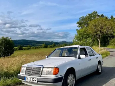 Gebraucht Mercedes E200 136 PS (100 kW) 1992 Weiß Limousine