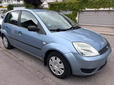 Używany Ford Fiesta 100 KM (73 kW) 2005 Niebieski Hatchback