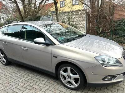 Usata Lancia Delta 120 CV (88 kW) 2010 Grigio Utilitaria