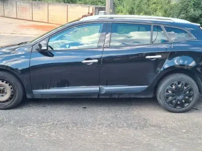 Gebraucht Renault Mégane GrandTour Bose Edition 131 PS (96 kW) 2011 Schwarz Kombi