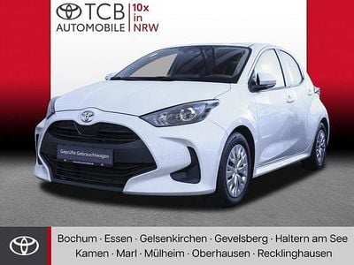 Gebraucht Toyota Yaris Basis 72 PS (52 kW) 2022 Schneeweiß Kleinwagen