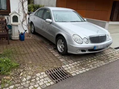 Używany Mercedes E220 150 KM (110 kW) 2004 Srebrny Sedan/Limuzyna