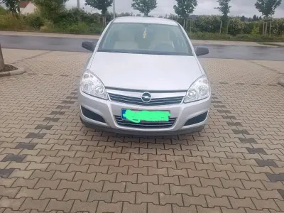 Gebraucht Opel Astra 90 PS (66 kW) 2009 Silber Kleinwagen