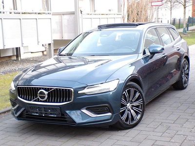 Blau Gebraucht 2022 Volvo V60 Plus Kombi | 26.840 € (Guter Preis)