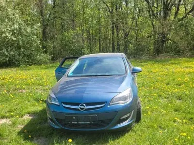 Gebraucht Opel Astra 110 PS (80 kW) 2012 Blau Limousine