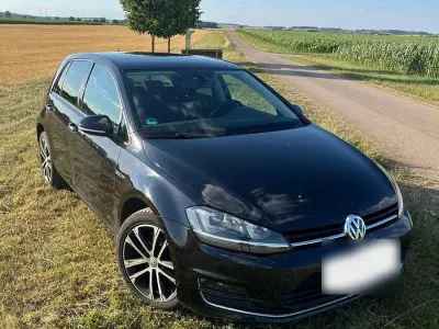Gebraucht VW Golf VII LOUNGE 110 PS (80 kW) 2015 Schwarz Limousine