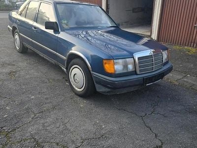 Blau Gebraucht 1988 Mercedes E260 Limousine | 3.650 €