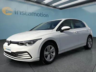 Używany VW Golf VIII 131 KM (96 kW) 2023 Biały Hatchback