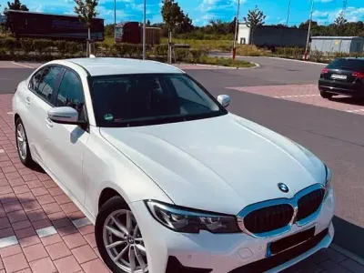 Gebraucht BMW 320 190 PS (139 kW) 2019 Weiß Limousine