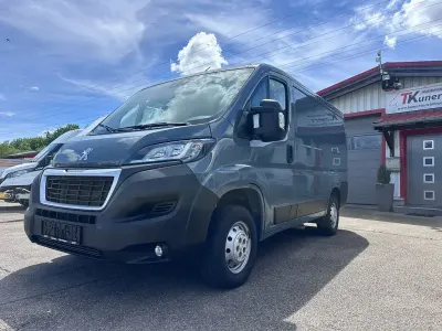 Gebraucht Peugeot Boxer 120 PS (88 kW) 2023 Grau Van