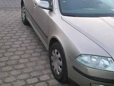 Używany Skoda Octavia 101 KM (74 kW) 2004 Złoty Sedan/Limuzyna