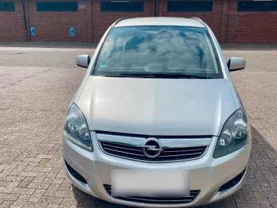 Gebraucht Opel Zafira Family 140 PS (102 kW) 2012 Silber Van / Kleinbus