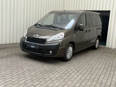 Gebraucht Peugeot TePee 128 PS (94 kW) 2013 Braun Van / Kleinbus