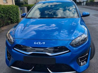 Second-hand Kia Ceed Platinum 141 CP (103 kW) 2023 Albastru Hatchback