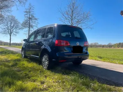Gebraucht VW Touran Comfortline 150 PS (110 kW) 2013 Blau Van / Kleinbus