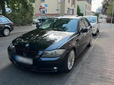 Gebraucht BMW 318 143 PS (105 kW) 2011 Schwarz Limousine