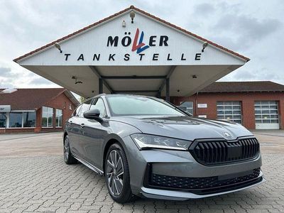 Neu Skoda Superb SportLine 193 PS (141 kW) 2026 Grau Kombi
