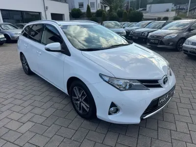 Gebraucht Toyota Auris Touring Sports Edition 124 PS (91 kW) 2015 Weiß Kombi