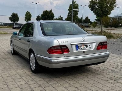 Mercedes E240