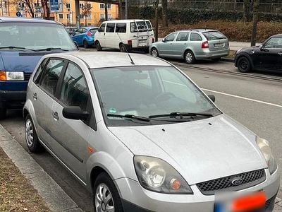 Gebraucht Ford Fiesta 69 PS (50 kW) 2007 Grau Kleinwagen