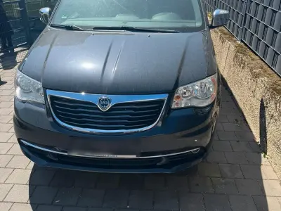 Gebraucht Lancia Voyager 177 PS (130 kW) 2015 Schwarz Van / Kleinbus