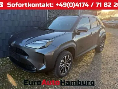 Neu Toyota Yaris Cross Style 116 PS (85 kW) 2026 Grau SUV