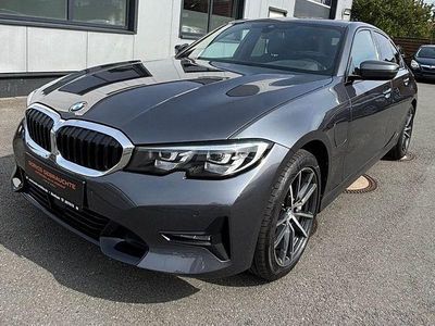 Grau Gebraucht 2020 BMW 330e Sport Line Limousine | 21.700 € (Etwas zu teuer)
