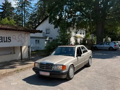 Gebraucht Mercedes 190 122 PS (89 kW) 1988 Beige Limousine
