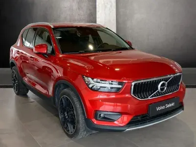 Gebraucht Volvo XC40 Momentum 163 PS (119 kW) 2021 Rot SUV