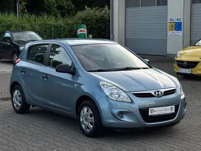 Gebraucht Hyundai i20 Edition 77 PS (56 kW) 2012 Blau Kleinwagen
