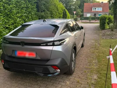 Gebraucht Peugeot 408 136 PS (100 kW) 2024 Grau SUV