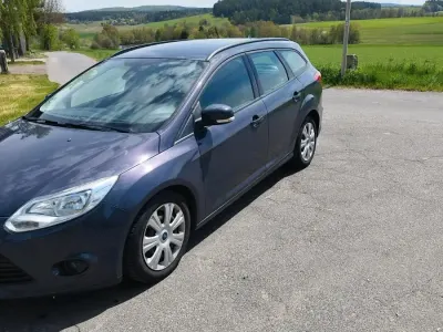 Gebraucht Ford Focus 121 PS (88 kW) 2012 Grau Kombi