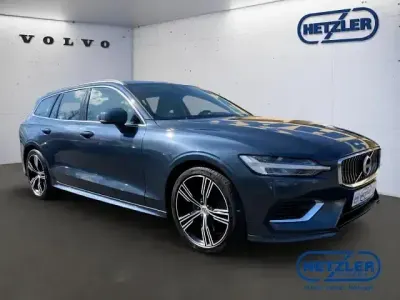 Gebraucht Volvo V60 Inscription 341 PS (250 kW) 2020 Denim blue / metallic Kombi